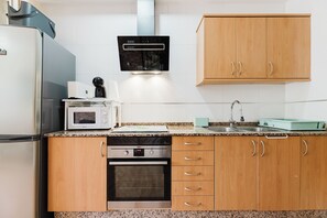 Frigorífic, microones, forn i placa de cuina