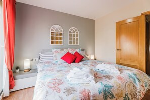 3 chambres, bureau, fer et planche à repasser, Wi-Fi gratuit