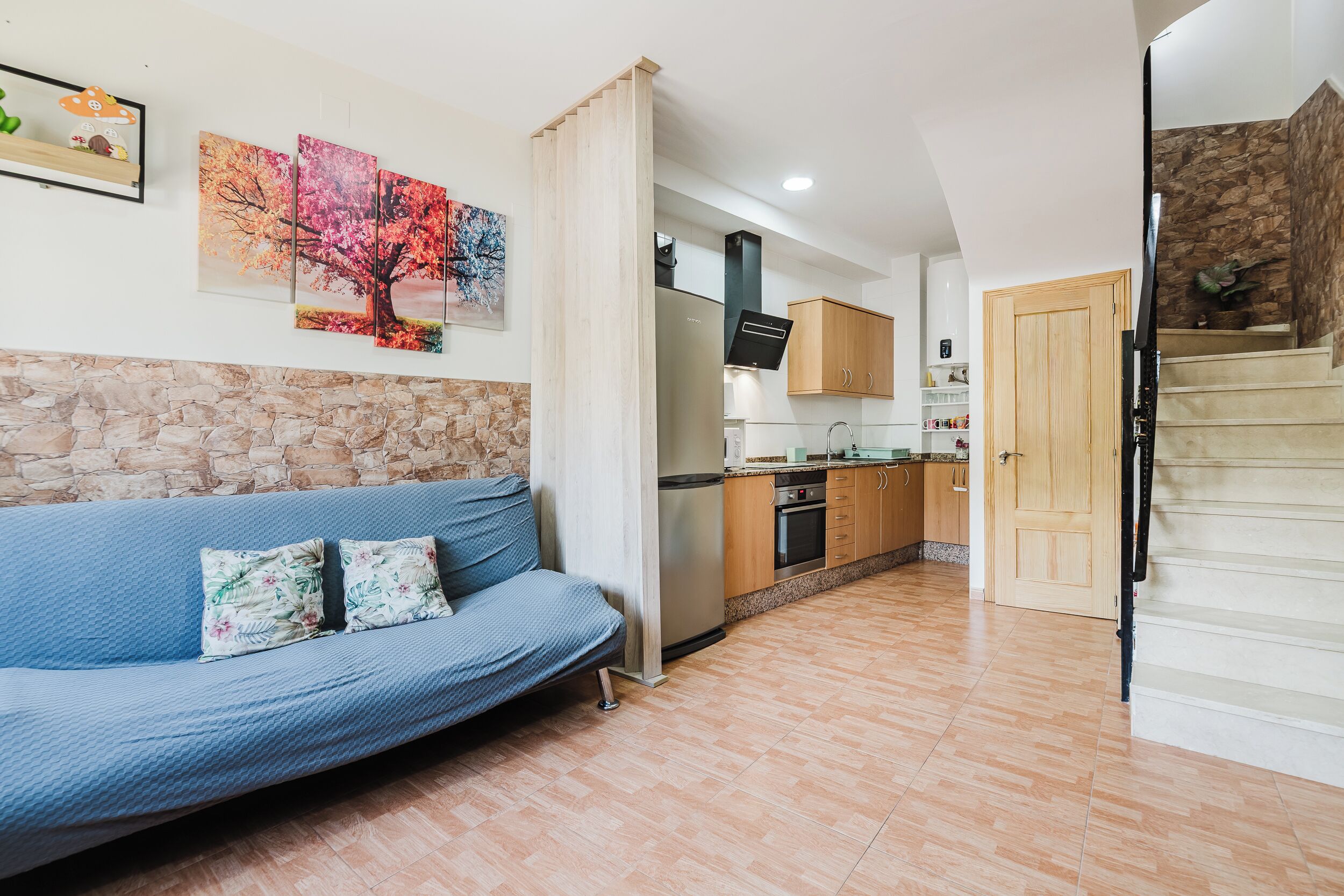 Een smart-tv en boeken