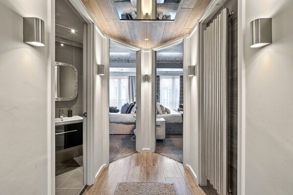 House | Interior - Apartment in Dartmouth Near Waterfront (Dartmouth)