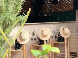 Outdoor dining - Riad Privatif, heated pool, Roof top, Staff, in Marrakech Kasbah, 4suits (Marrakesh)