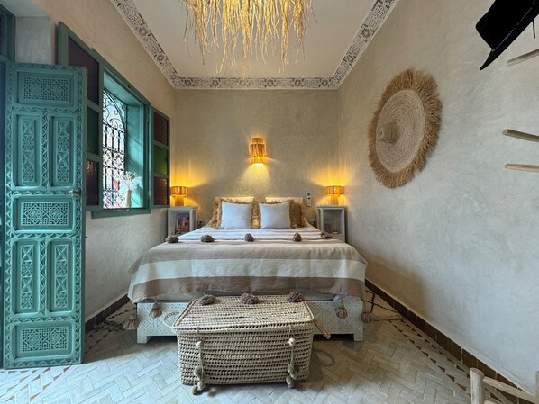 4 bedrooms, desk, iron/ironing board, travel crib