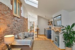 Cottage | Living room - Barn in Devon With Stargazing Bed (Tiverton)