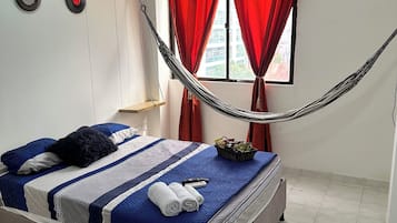 2 habitaciones, tabla de planchar con plancha, wifi y ropa de cama