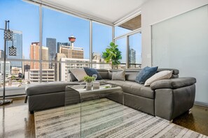 Living area - Downtown Chic Retreat | Elegant + Free Parking (Calgary)