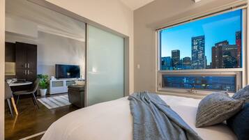 2 habitaciones, tabla de planchar con plancha, wifi y ropa de cama