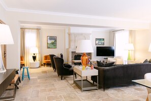 Living area - The house in the vineyards (Orange)