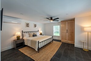 5 slaapkamers, een strijkplank/strijkijzer, wifi, beddengoed