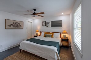 5 bedrooms, iron/ironing board, WiFi, bed sheets