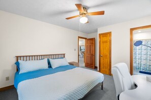 3 bedrooms, desk, iron/ironing board, WiFi