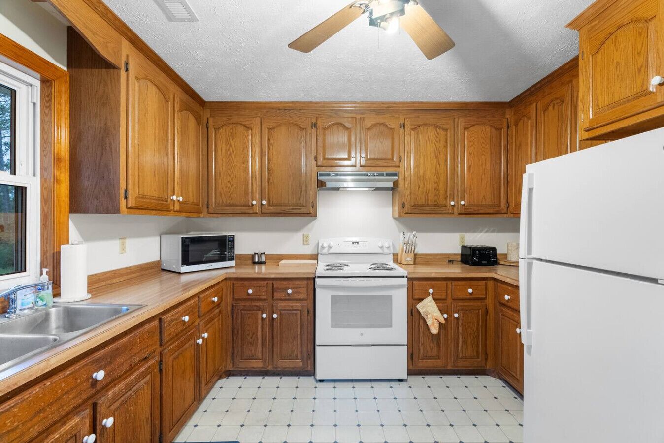 Geladeira, micro-ondas, fogão, cooktop