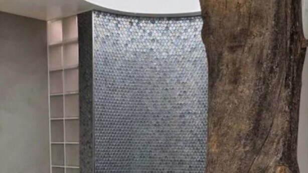 A spa area with a circular hot tub, metal handrails, and a tree trunk with a plaque. - Elegant London Escape — 2BR Apartment with Breakfast & Daily Cleaning (London)