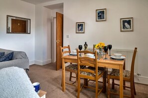 Apartment | Dining - Apartment in Llanberis Near Snowdonia Park (Caernarfon)