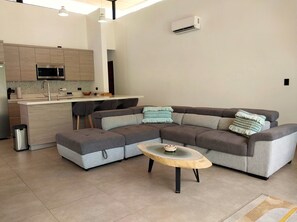 TV, fireplace - BBQ*Pool*Fireplace*Backyard*King*Smart TV*Potrero - Casa Mobula (Potrero)