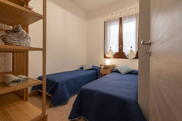 2 bedrooms, iron/ironing board, free WiFi