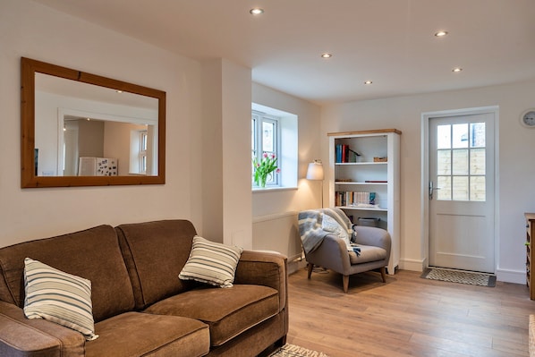 Living room - Charming Retreat in Cornwall Near Bude Beaches (Bude)