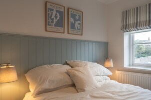 Casa | 4 dormitorios y tabla de planchar con plancha