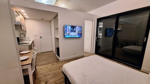1 bedroom, iron/ironing board, free WiFi, bed sheets - L'Extension - Studio with air conditioning - Meet area (Parc des Expos)/ 7 min Airport  (Aussonne)