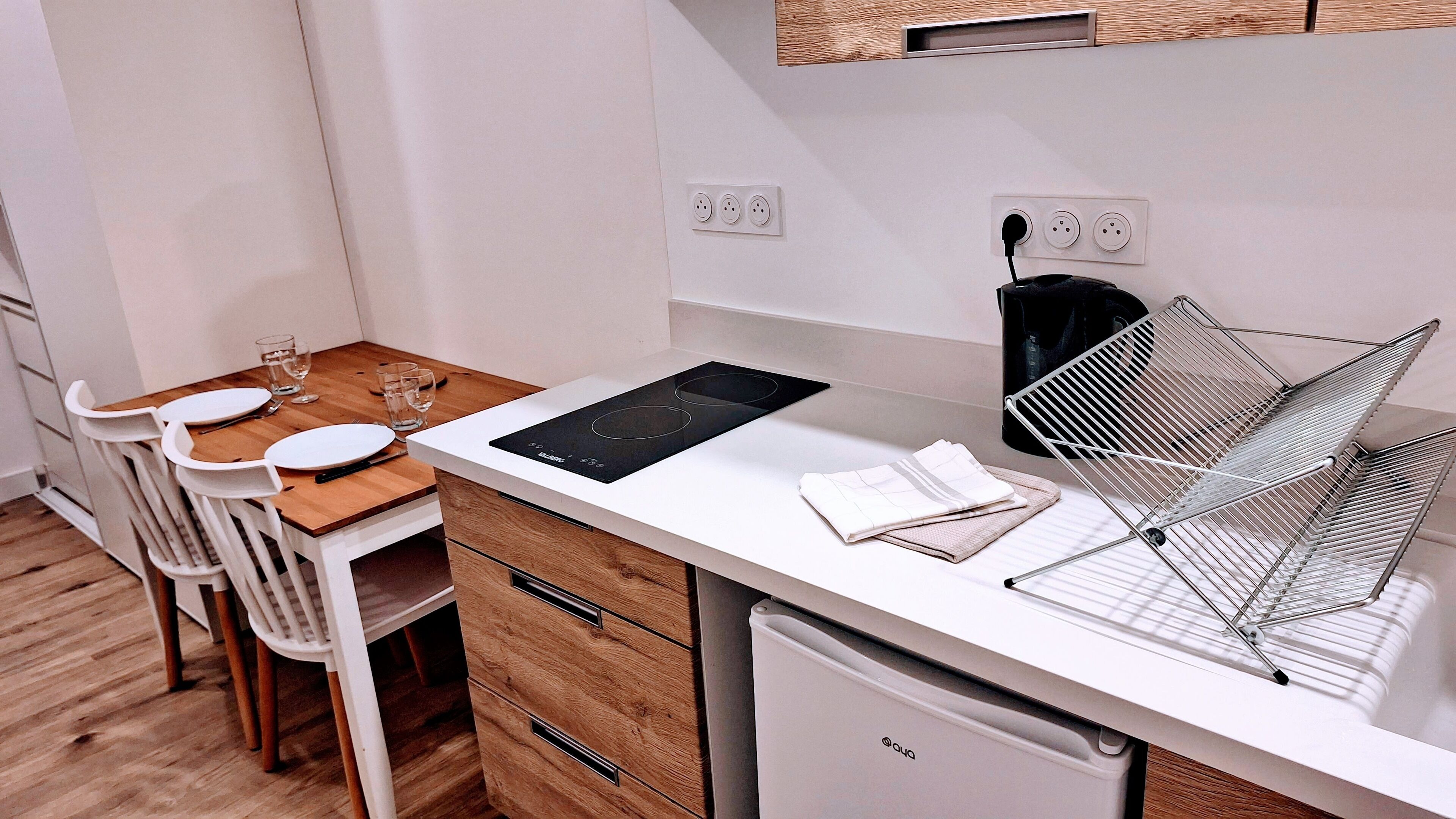 Fridge, microwave, stovetop, coffee/tea maker