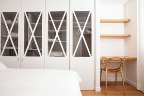 2 soverom, skrivebord, strykejern/-brett og wi-fi (inkludert)