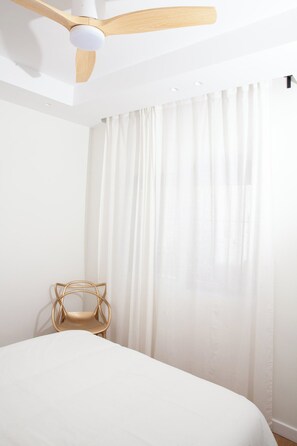 2 habitaciones, escritorio, tabla de planchar con plancha y wifi gratis
