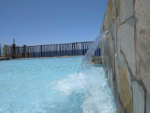 Luxury Las Olas Grand- 3 Bedroom Oceanfront Condo w/ 3 Pools, 5 hot tubs, beach.