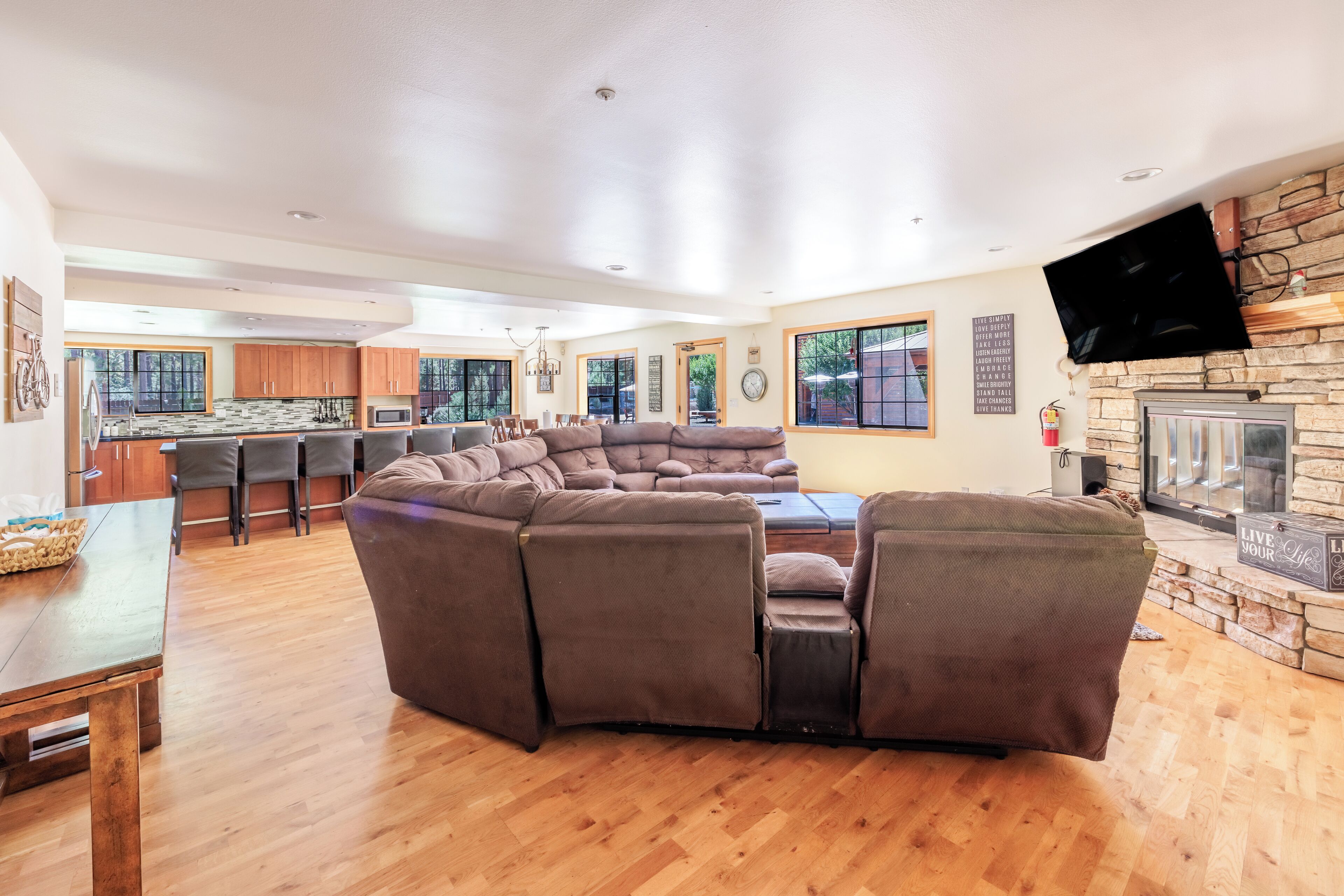 New! Bearadise ~ Frank's Fort Mountain Estate - Big Bear Lake, CA