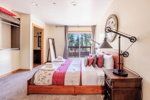 8 bedrooms, iron/ironing board, bed sheets