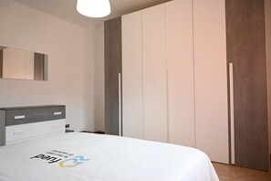 2 bedrooms, bed sheets