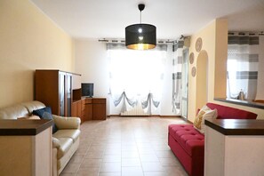TV -  PP05 - Porto Potenza, large three-room apartment near the sea (Porto Potenza Picena)