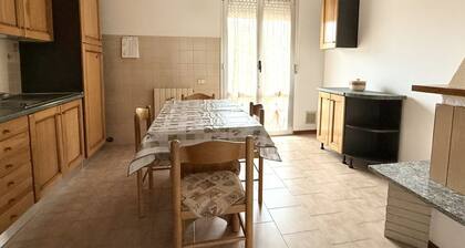 PP05 - Porto Potenza, large three-room apartment near the sea