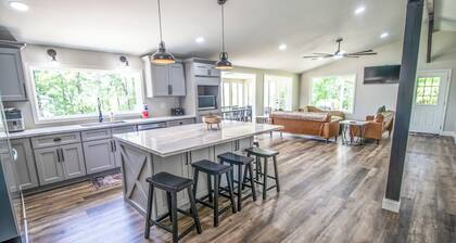 TWIN PINES - 6 Bedroom - 3 Bath - Houses