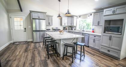 TWIN PINES - 6 Bedroom - 3 Bath - Houses