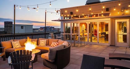 DT 2KBD 2BA Steps from Target Field+ Gym + Kitchen + Laundry