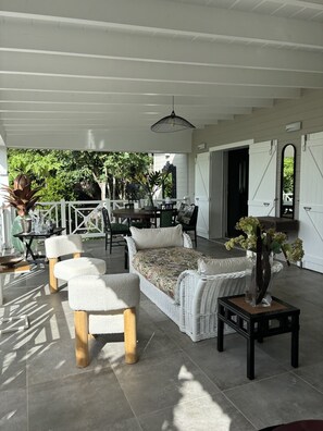Outdoor dining - Charming villa in Anse Marcel. (Saint-Martin)