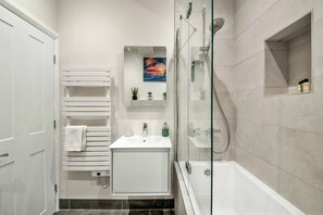 House | Bathroom - Apartment in Ripon Market Place Charm (Ripon)