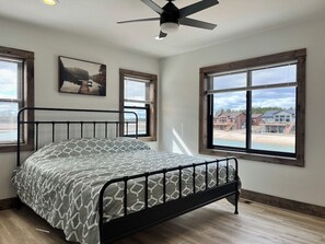 4 chambres, lit de bébé portatif, accès au Wi-Fi (inclus)