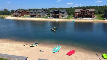 Plage, chaises longues, serviettes de plage