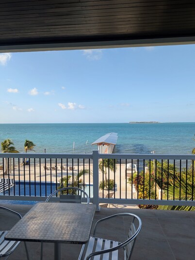 Modern and brand new 3-bedroom condo with private rooftop pool  with majestic views.