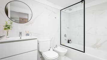 Studio | Bathroom