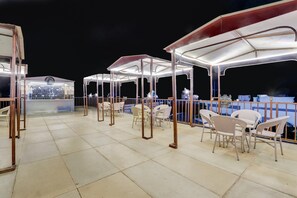 House | Outdoor dining