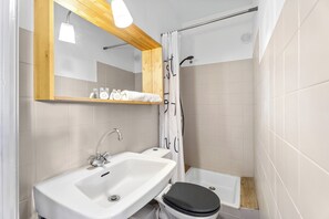 Shower, free toiletries, hair dryer, towels