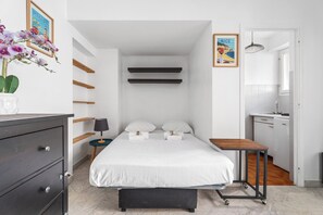 Iron/ironing board, WiFi, bed sheets