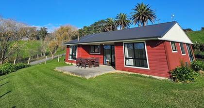 Forget your worries in our cosy farm cottage Spacious & relaxing with farm views