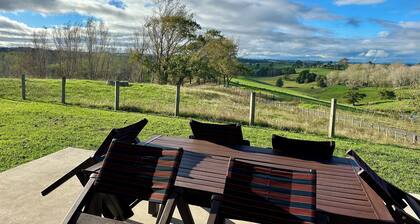 Forget your worries in our cosy farm cottage Spacious & relaxing with farm views