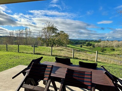 Forget your worries in our cosy farm cottage Spacious & relaxing with farm views
