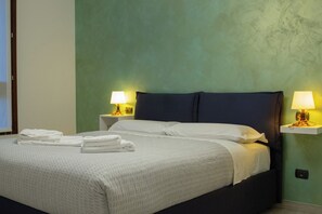 1 chambre, fer et planche à repasser, accès au Wi-Fi (inclus)