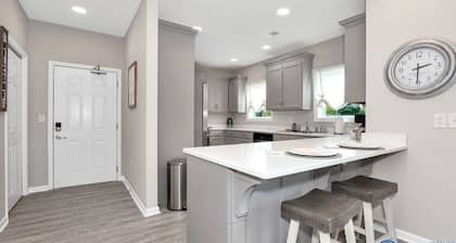 3B Luxury New 2BR apartment in delightful Huntsville close to mall, aquatic ctr