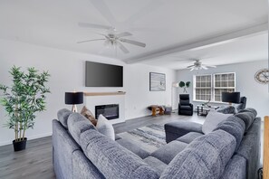 Smart TV, fireplace
