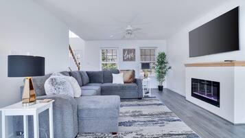 Una Smart TV, una chimenea